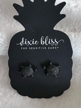 Black turtle earrings, brand new